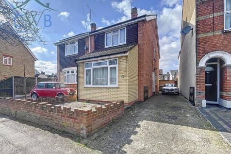 Queens Avenue, Snodland, ME6 3 bed semi
