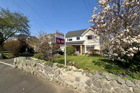 Lyndhurst Grove Road, Brighouse 4 bed detached house for sale