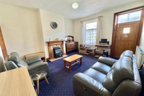 5 bedroom end of terrace house for sale