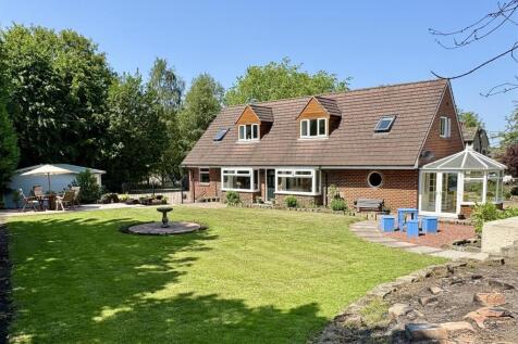 Toothill Bank Terrace, Brighouse 6 bed detached house for sale