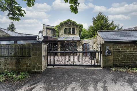 Hoults Lane, Greetland, Halifax 3 bed detached house for sale