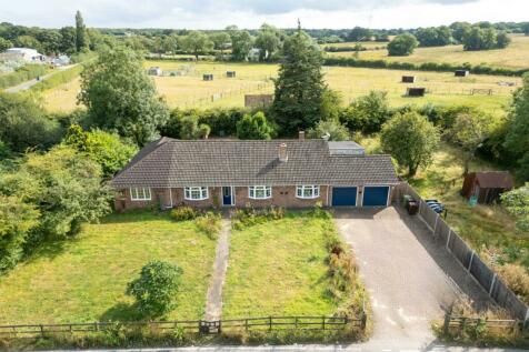 Magpie Hall Road, Stubbs Cross, Ashford 4 bed detached bungalow for sale