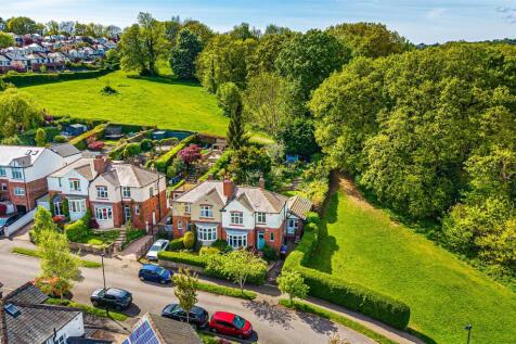 4 bedroom semi-detached house for sale