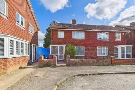 Baldwins Lane, Croxley Green... 3 bed semi