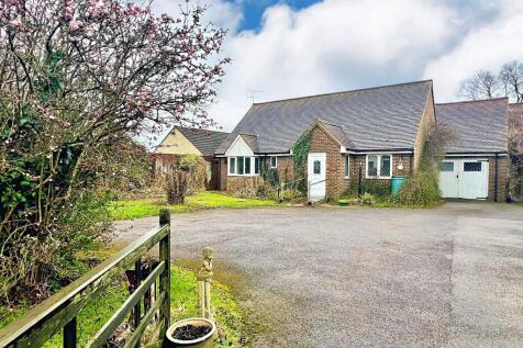 2 bedroom detached bungalow for sale
