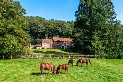 4 bedroom equestrian property for sale