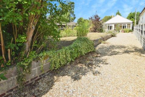 Amesbury, Salisbury 2 bed detached bungalow for sale