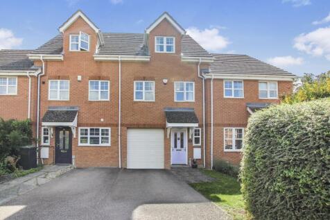 3 bedroom town house for sale
