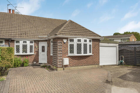 Cottage Farm Way, Egham, Surrey, TW20 3 bed bungalow for sale
