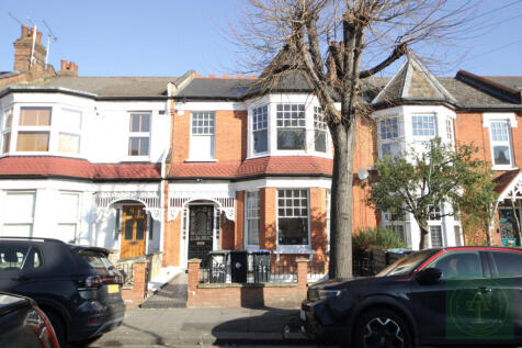 Belsize Avenue, N13 2 bed flat for sale