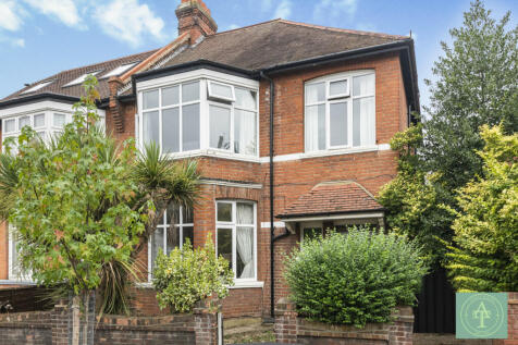 5 bedroom semi-detached house for sale