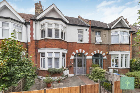 Stonard Road, London, N13 3 bed maisonette for sale