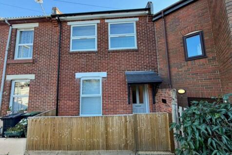 Cleveland Road, Gosport 4 bed terraced house for sale