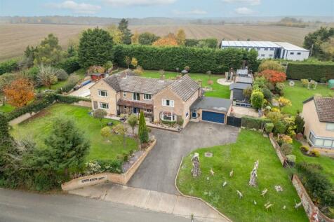 6 bedroom detached house for sale