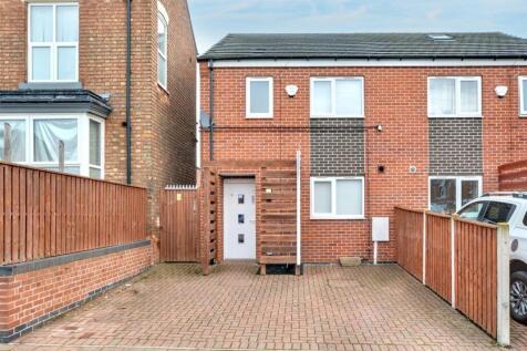 5 bedroom semi-detached house for sale