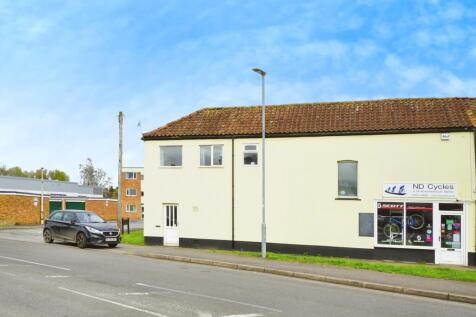 4 bedroom end of terrace house for sale