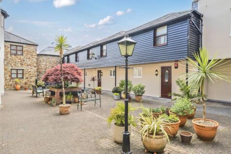 3 bedroom town house for sale