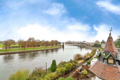 3 bedroom flat for sale