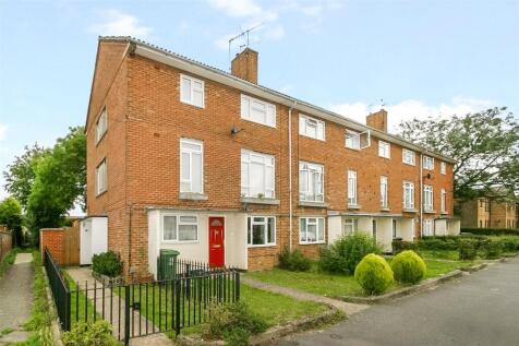 3 bedroom maisonette for sale