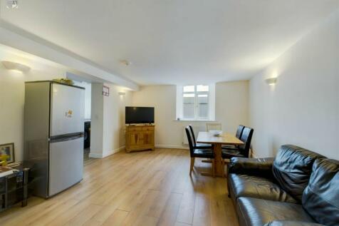 2 bedroom ground floor flat for sale