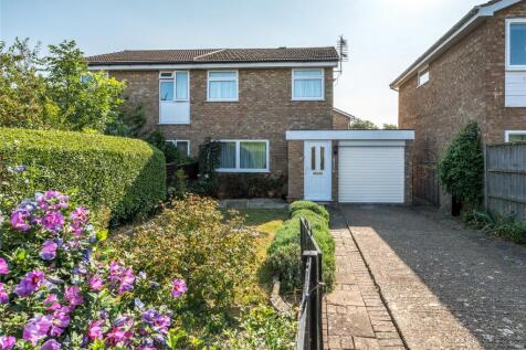 Carey Way, Olney, Buckinghamshire, MK46 3 bed semi