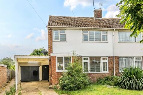 Manorfields Road, Old Stratford... 3 bed semi