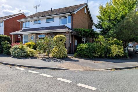 Beaufort Avenue, Kidderminster... 3 bed semi