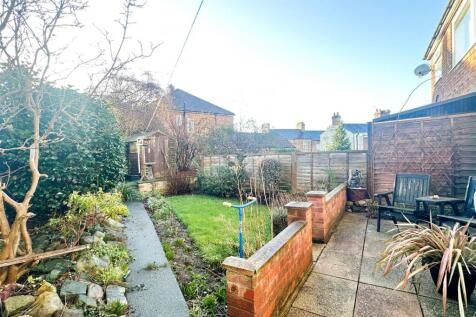 Newland Park Drive, Hull Road 4 bed semi