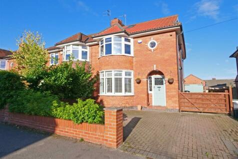 4 bedroom semi-detached house for sale