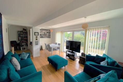4 bedroom detached bungalow for sale