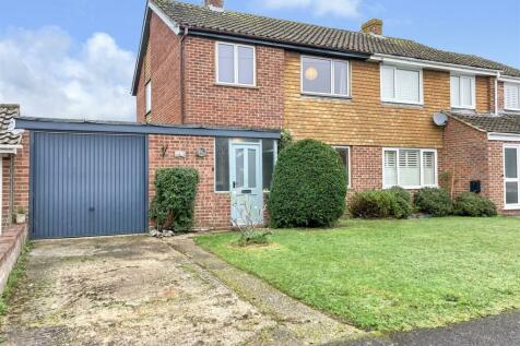 3 bedroom semi-detached house for sale