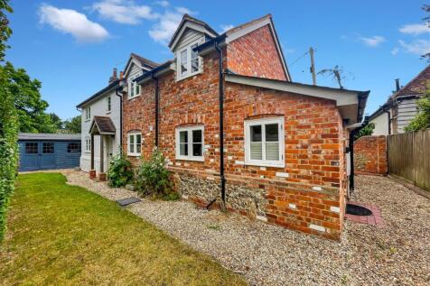 The Hamlet, Gallowstree Common... 3 bed detached house for sale