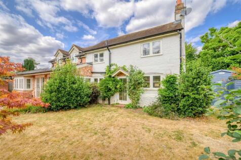 The Hamlet, Gallowstree Common... 3 bed detached house for sale