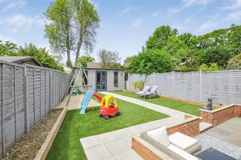 Claremont, Bricket Wood, St. Albans 3 bed end of terrace house for sale