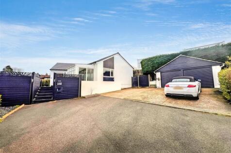 4 bedroom detached bungalow for sale