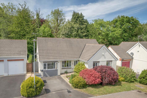 4 bedroom detached bungalow for sale