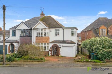 Daintree Croft, Styvechale, Coventry... 3 bed semi