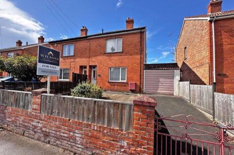 2 bedroom semi-detached house for sale