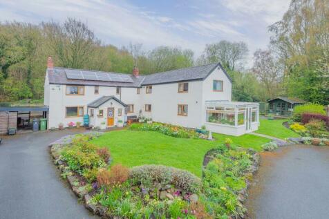 6 bedroom detached house for sale