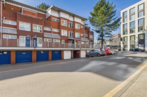 3 bedroom town house for sale