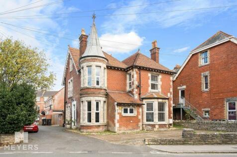 8 bedroom detached house for sale