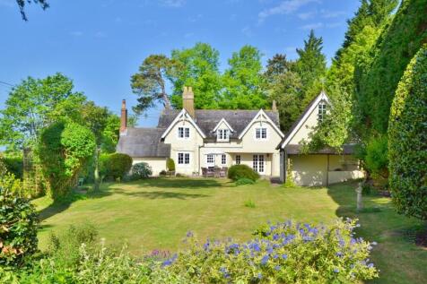 Petworth, West Sussex 4 bed detached house for sale