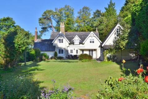 Petworth, West Sussex 4 bed detached house for sale