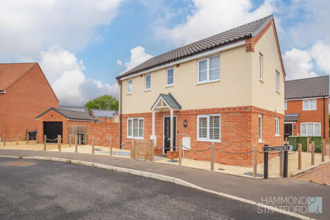 Archer Crescent, Wymondham 3 bed detached house for sale