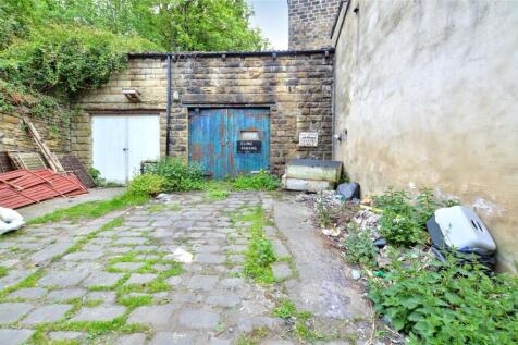 Garage, Queen Street, Morley, Leeds Garage for sale