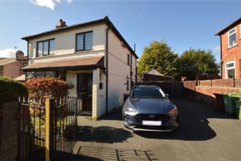 Stowe Grove, Leeds, West Yorkshire 3 bed detached house for sale
