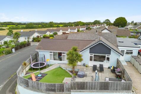 5 bedroom detached bungalow for sale