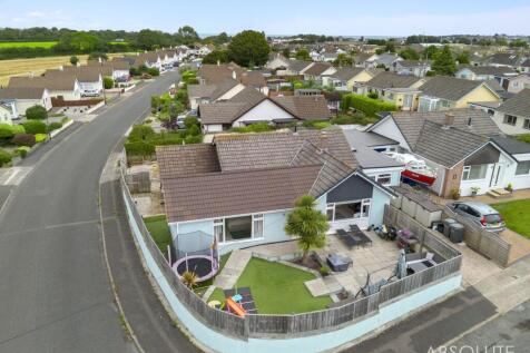 5 bedroom detached bungalow for sale