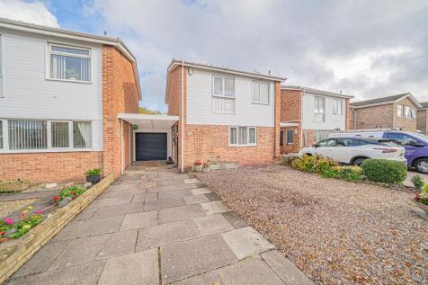 Wharton Avenue, Solihull, B92 3 bed link detached house for sale