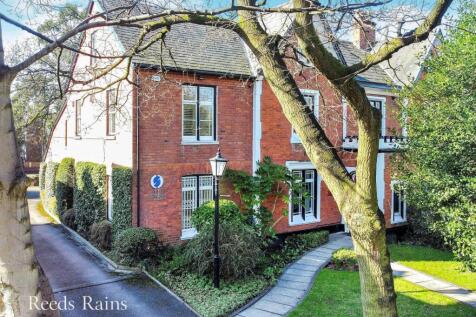 Semi-detached house for sale
